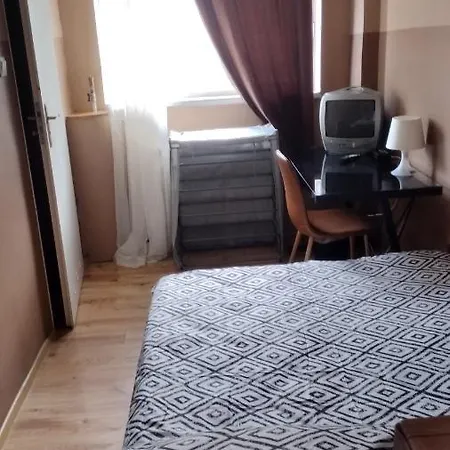 Hostel Mona-Pracownicze Noclegi Robotnicze-Tani Nocleg Na Miesiac *
